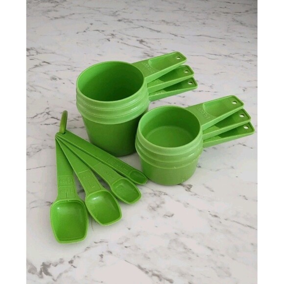 Vintage Tupperware Apple Green Nesting Measuring Cups & Measuring Spoons Retro - Picture 1 of 6